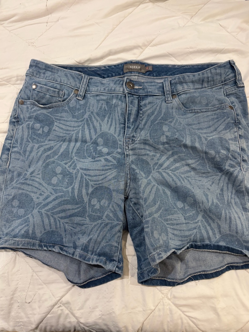 torrid light blue denim skull & leaf jacquard shorts
